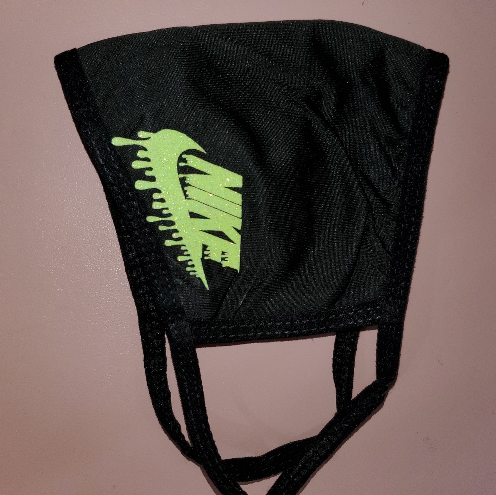 Nike glittery dripping face mask 😷